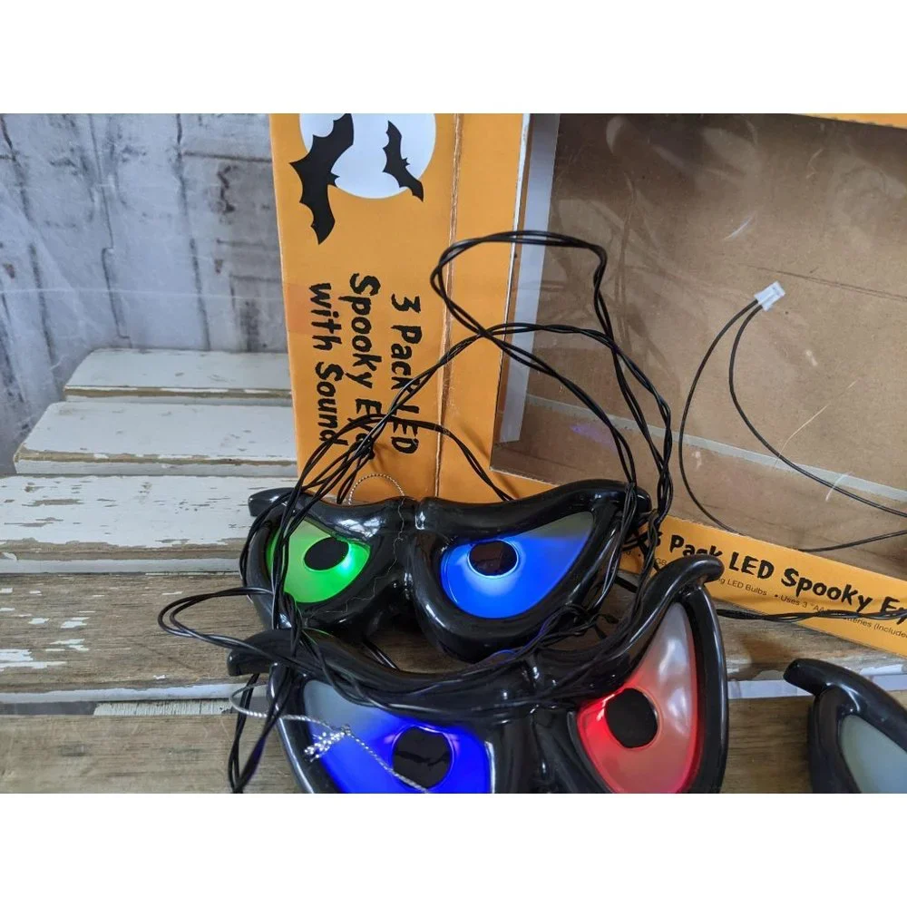 Light up spooky‎ eyes string set Halloween decor pr